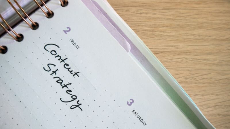 beginner blogger writing content ideas to make money blogging
