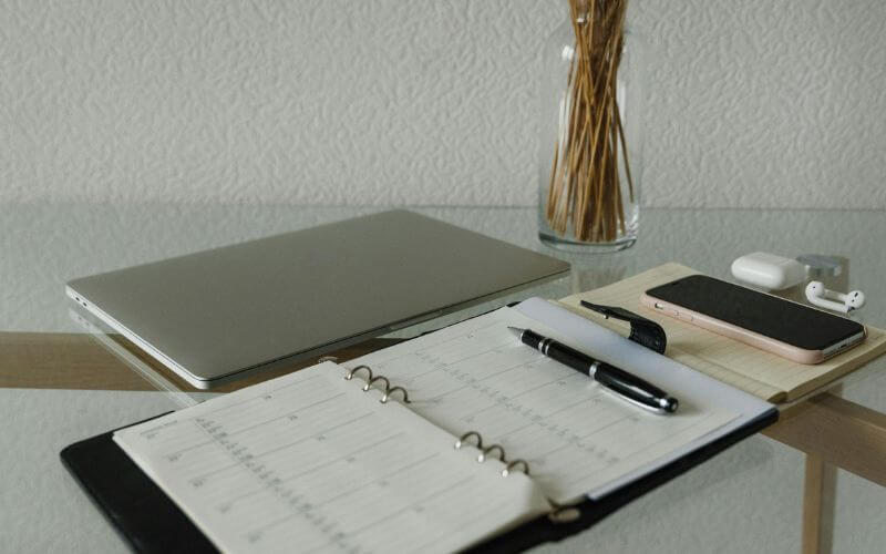 clean minimal desk setup for introverts who grow silently through focused deep work